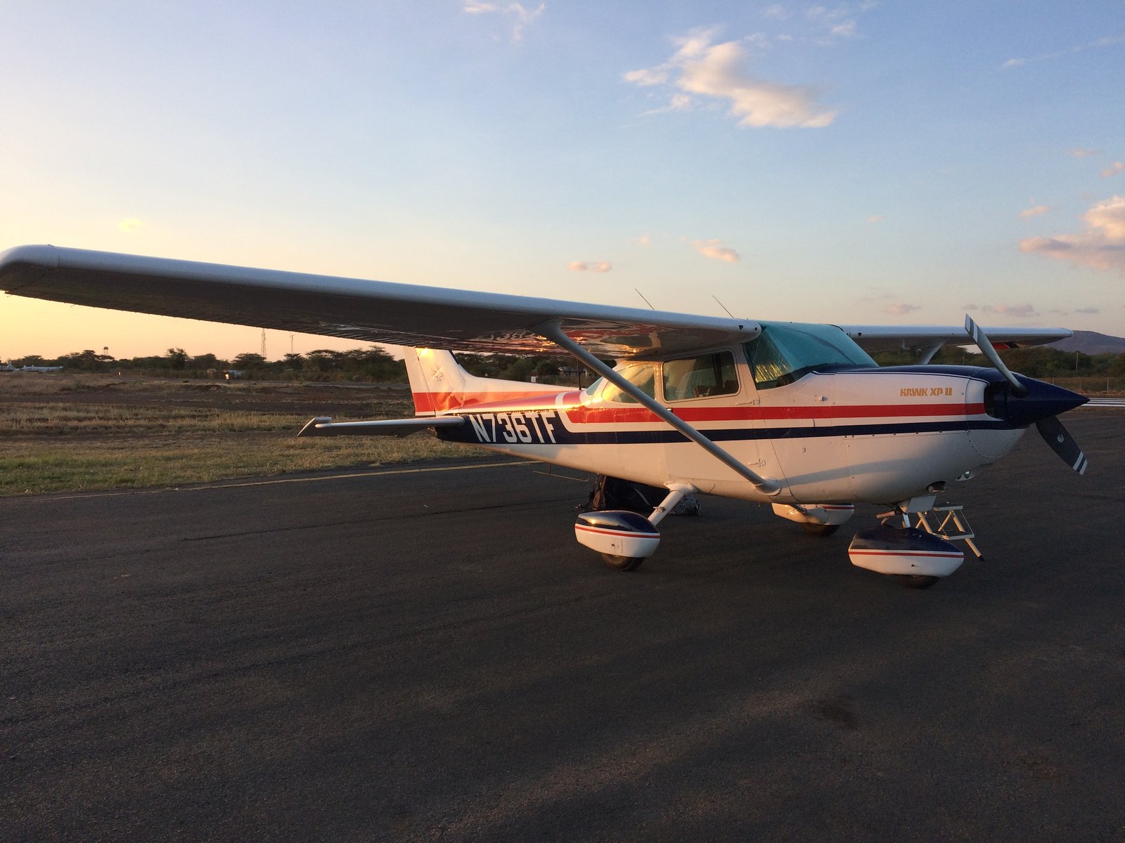 Cessna 172XPII N736TF bei Sonnenuntergang